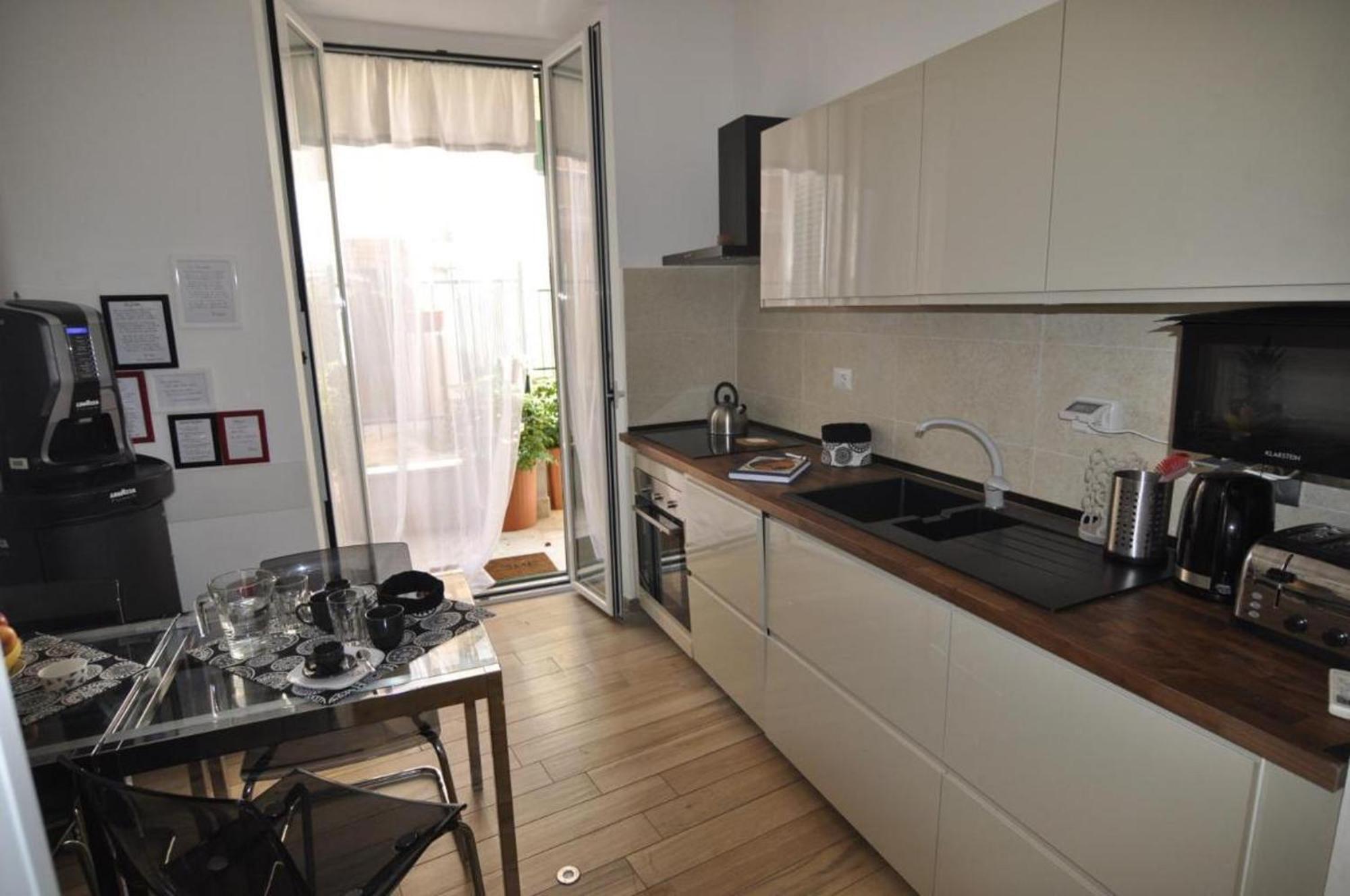 Flatinrome Rooms In Trastevere ภายนอก รูปภาพ